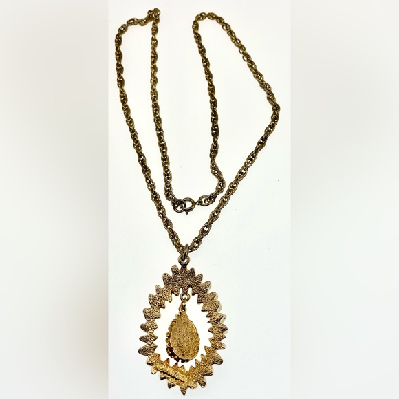 Vintage 1970s Signed Sarah Coventry
Honeycomb Tear Drop Pendant Necklace - Picture 6 of 8
